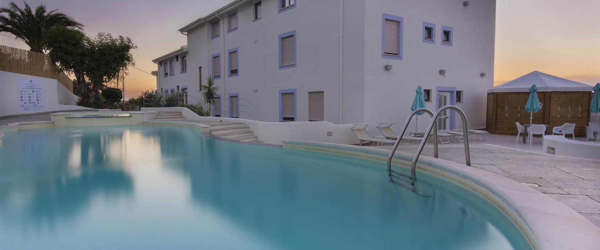 The swimming pool of the Hotel Blumarea in Lu Bagnu - Castelsardo